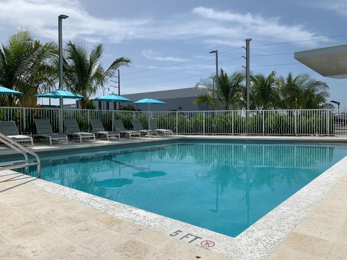 Wyndham Garden Miami International Airport Hotel Екстериор снимка