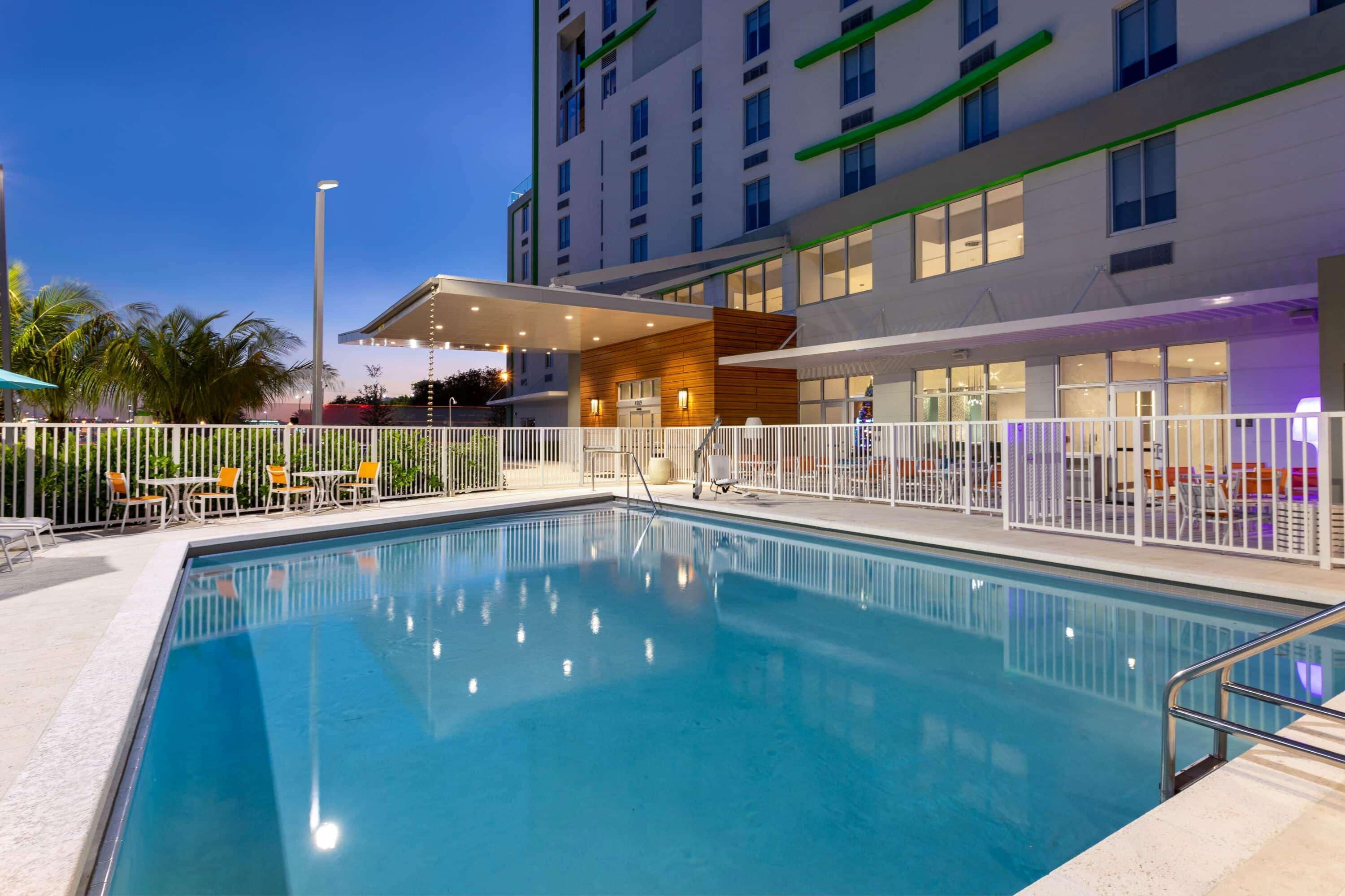 Wyndham Garden Miami International Airport Hotel Екстериор снимка